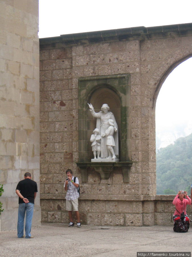 Montserrat-распиленная гора.Действующий мужской монастырь Монастырь Монтсеррат, Испания