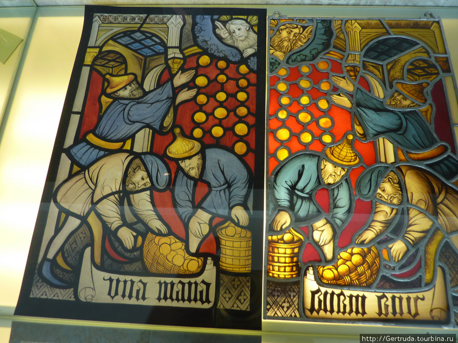 Мозаичные панно из цветного стекла. Санкт-Петербург, Россия