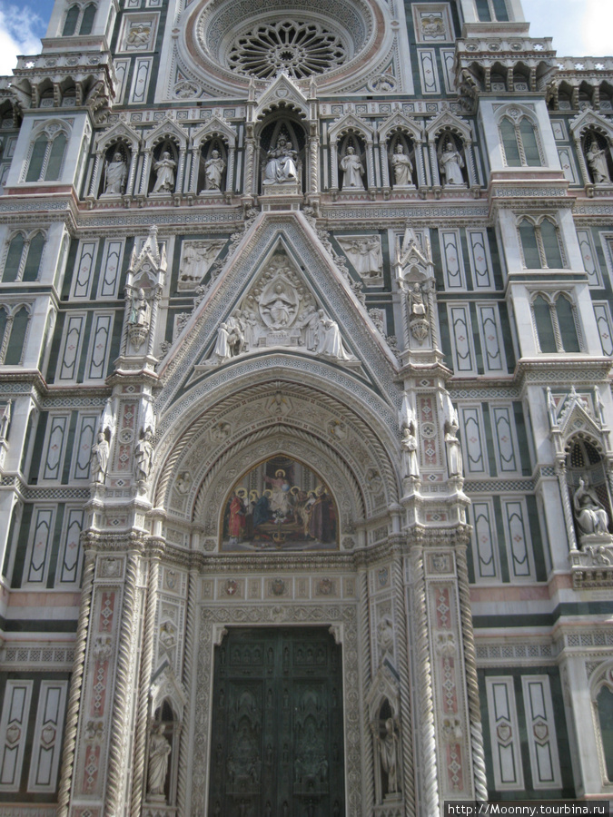 Вход в тот же самый собор Флоренция, Италия