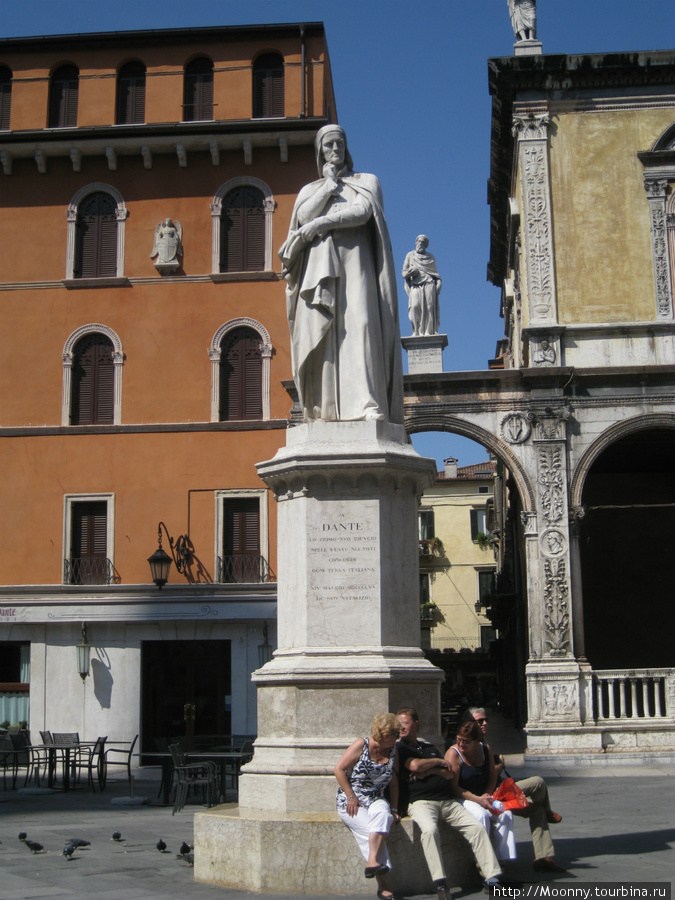 Памятник Данте Флоренция, Италия