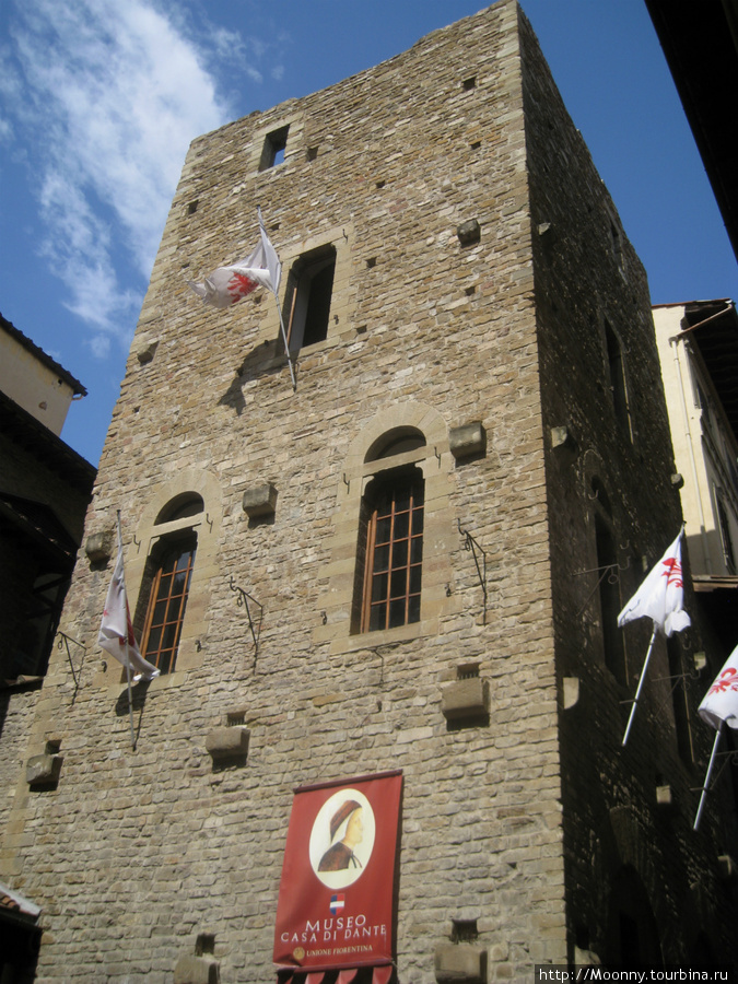 Домик Данте, а рядом дом его возлюбленной Флоренция, Италия