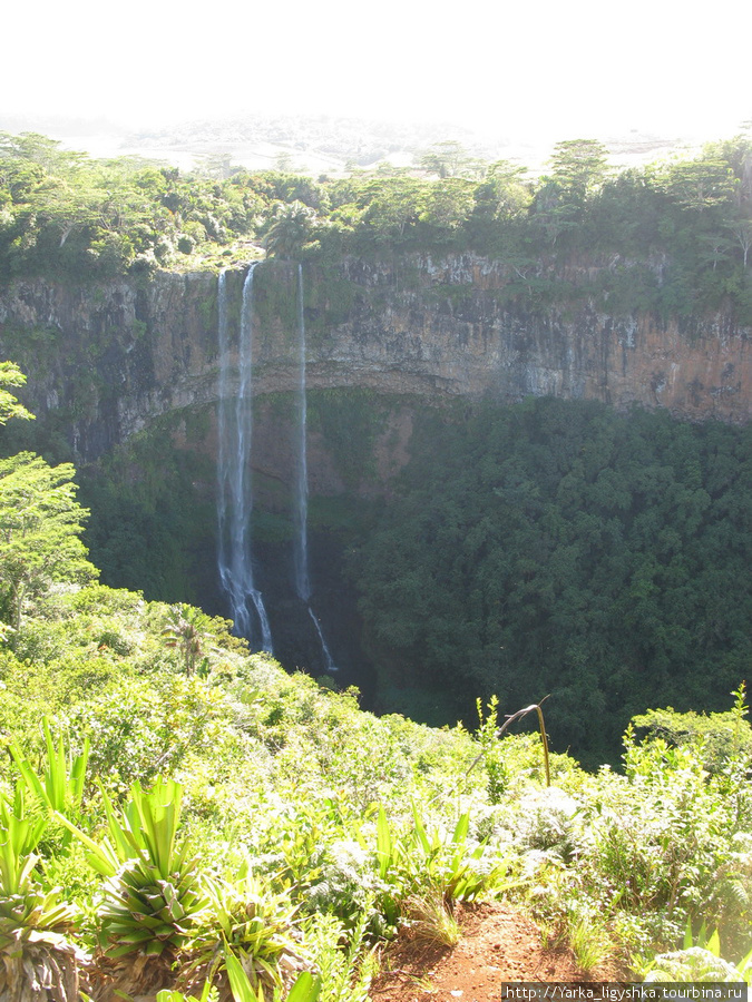 Водопад в парке Шамарель Флик-ан-Флак, Маврикий