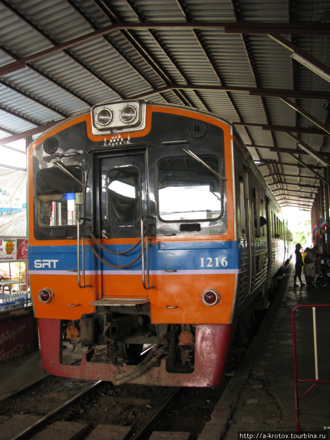 Ст Ме Клонг, пригородный поезд Центральный и Восточный Таиланд, Таиланд