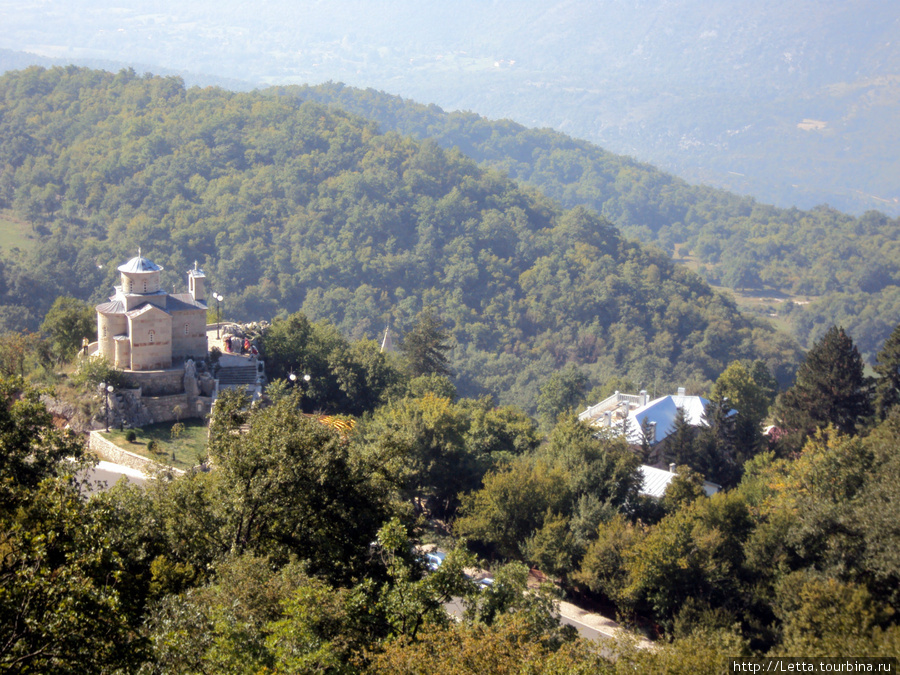 Нижний Острог. Вид из Верхнего монастырь Острог, Черногория