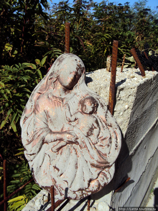 Дева Мария с младенцем монастырь Острог, Черногория