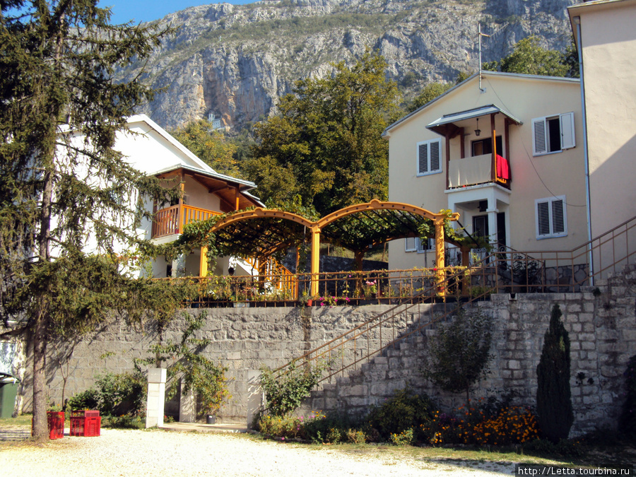 Жизнь в горах монастырь Острог, Черногория