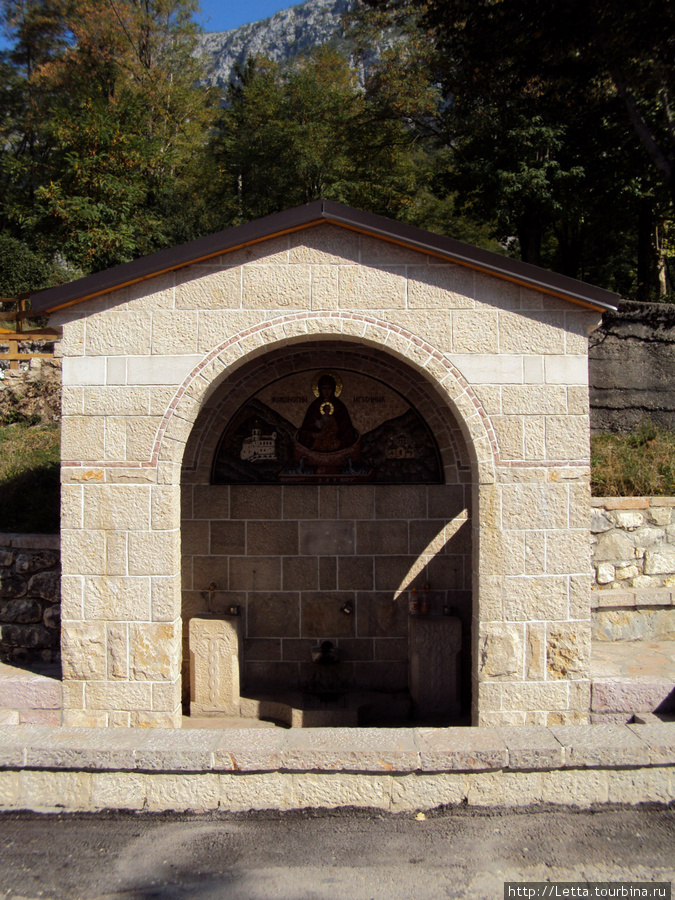 Святая вода монастырь Острог, Черногория