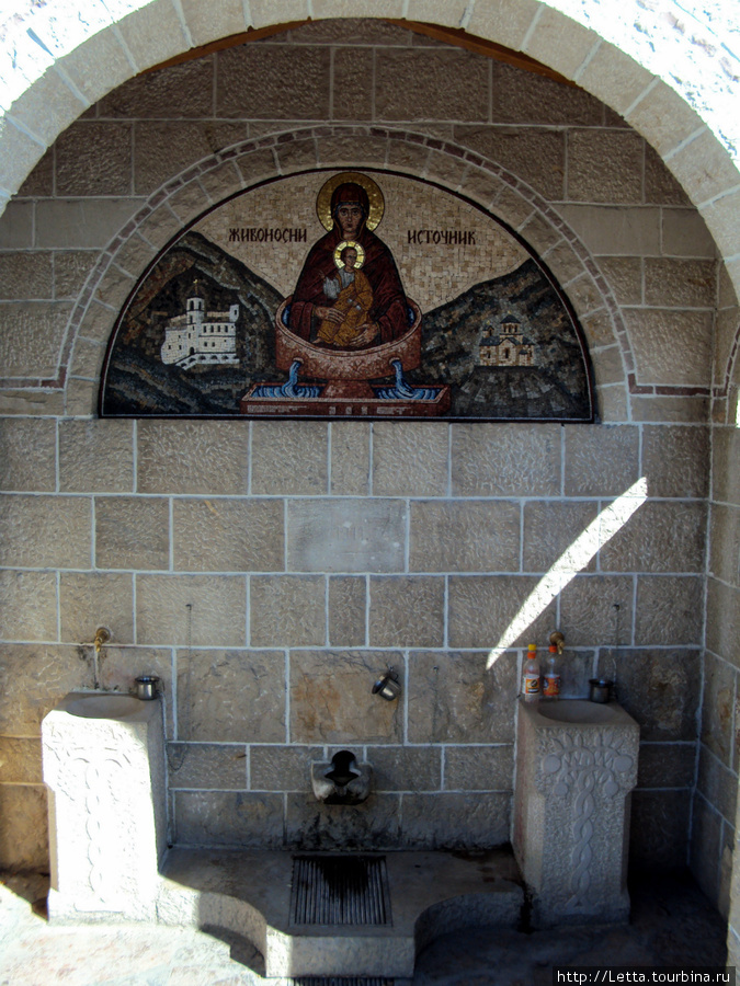 Чудотворный источник монастырь Острог, Черногория