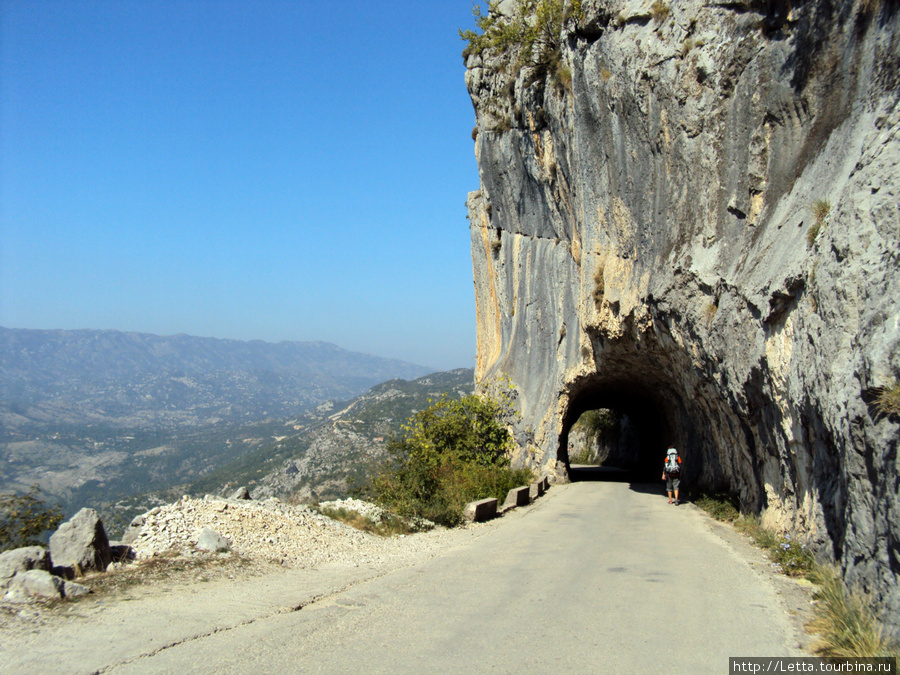 Туннель монастырь Острог, Черногория