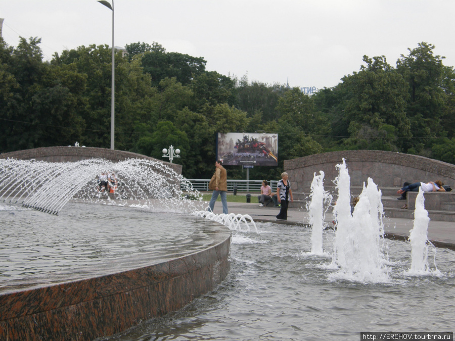 Похищение Европы возле Киевского вокзала Москва, Россия