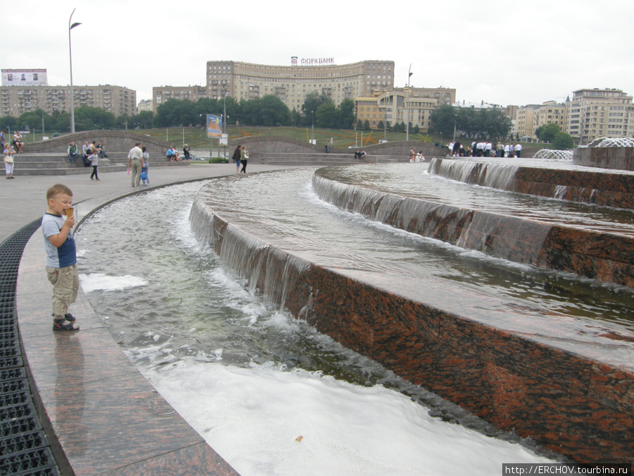 Похищение Европы возле Киевского вокзала Москва, Россия