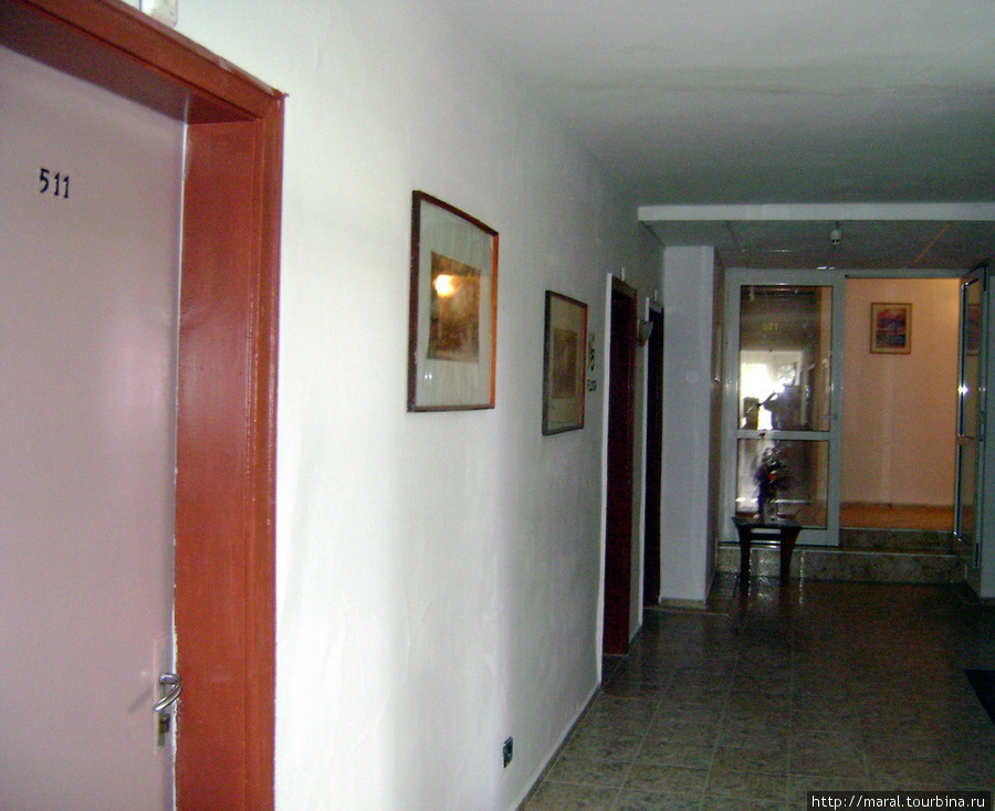 Вот наш гостиничный номер 511 на пятом этаже рядом с лифтом Золотые Пески, Болгария