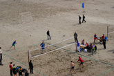 Соревнования по пляжному волейболу.
