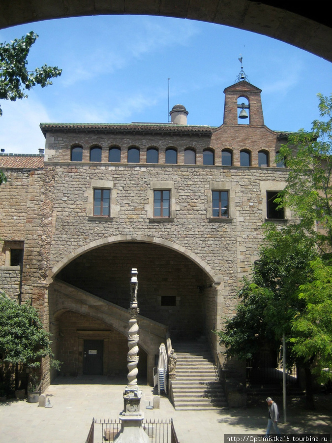 Старая больница - место, где провел последние дни Гауди. Барселона, Испания