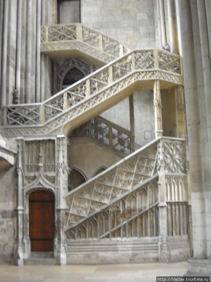 Лестница-чудесница Руан, Франция