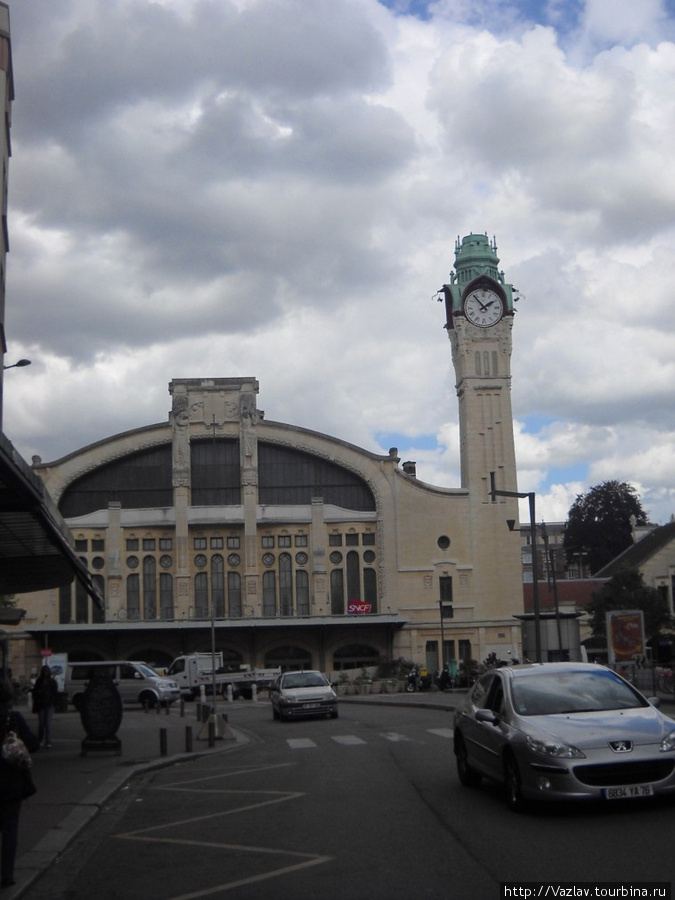 Вокзал задаёт тон всем впечатлениям от города Руан, Франция