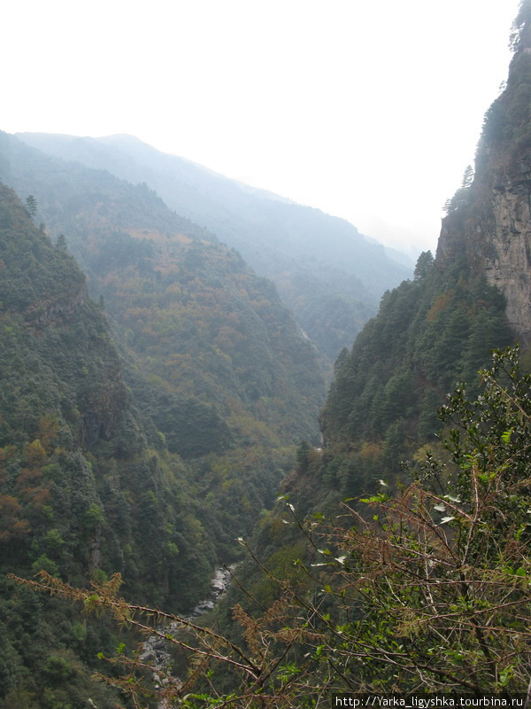 Тропа вдоль ущелья Дали, Китай