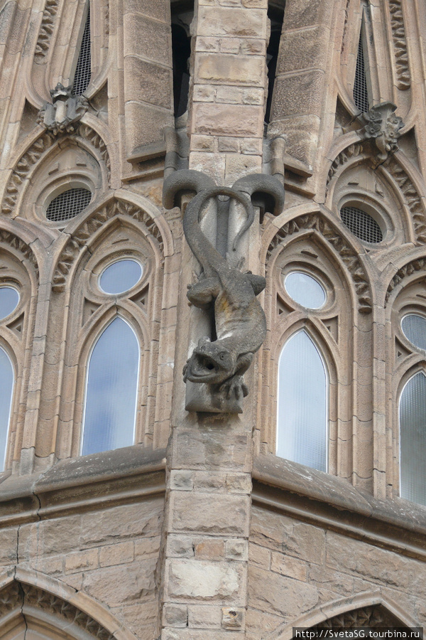 Собор Саграда Фамилиа / Sagrada Familia снаружи и внутри. Барселона, Испания