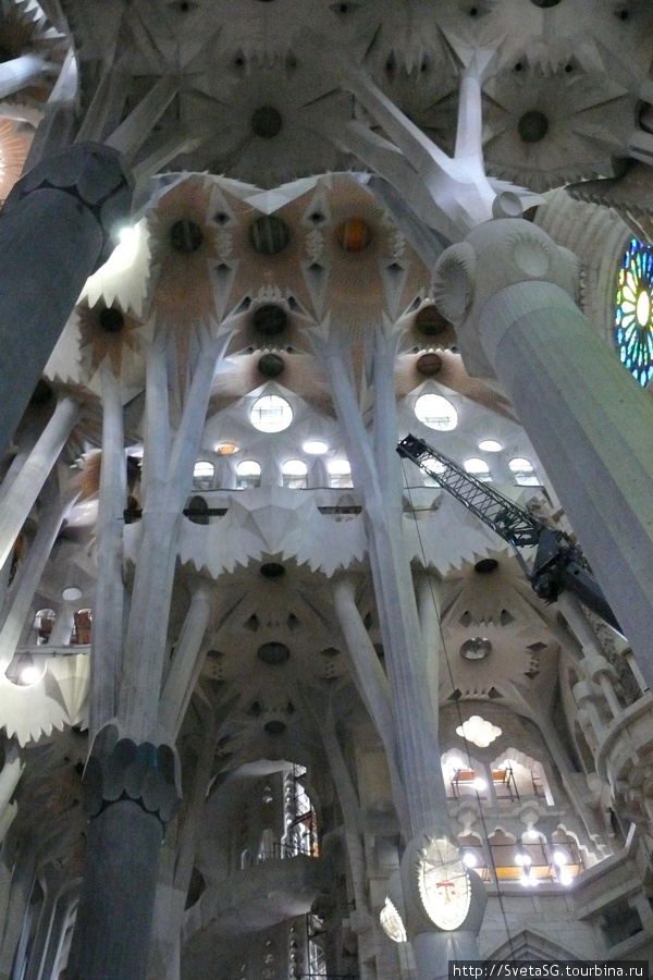 Собор Саграда Фамилиа / Sagrada Familia снаружи и внутри. Барселона, Испания