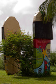 Парамарибо запомнился мне интересными памятниками. Например на набережной стоят огромные шлепанцы!