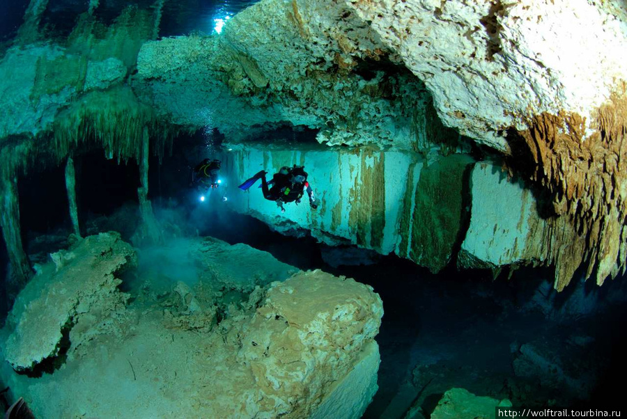 Дайвинг в сталактитовой пещере Тулум, Мексика