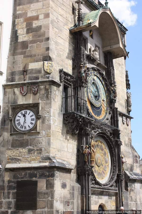 Часы в  городской архитектуре Гренско, Чехия
