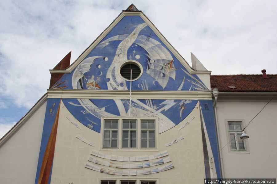 Часы в  городской архитектуре Гренско, Чехия