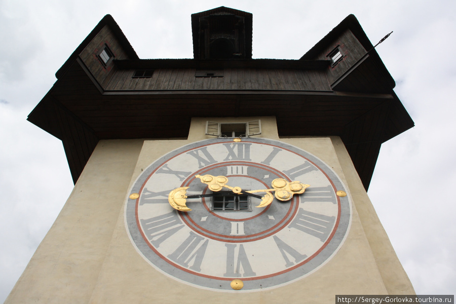 Часы в  городской архитектуре Гренско, Чехия