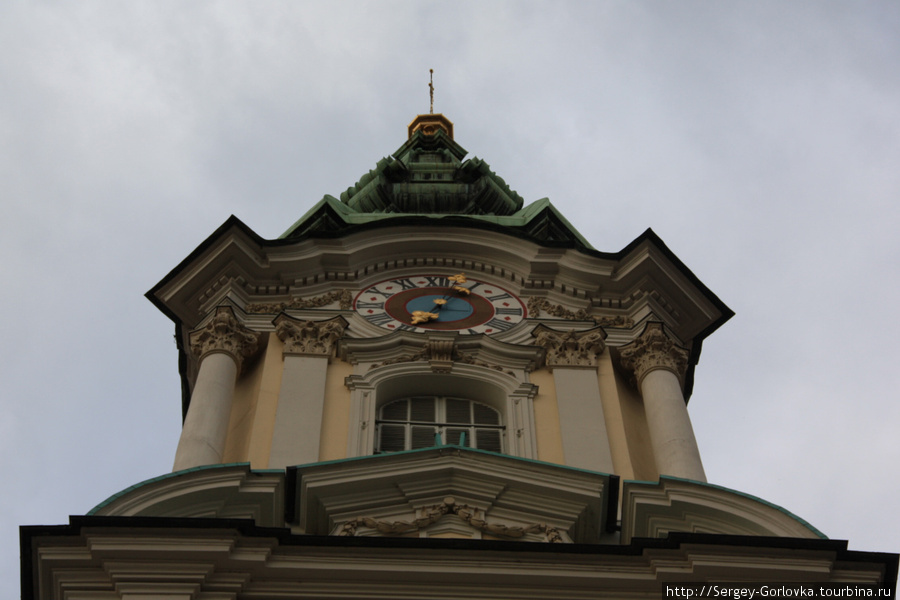 Часы в  городской архитектуре Гренско, Чехия