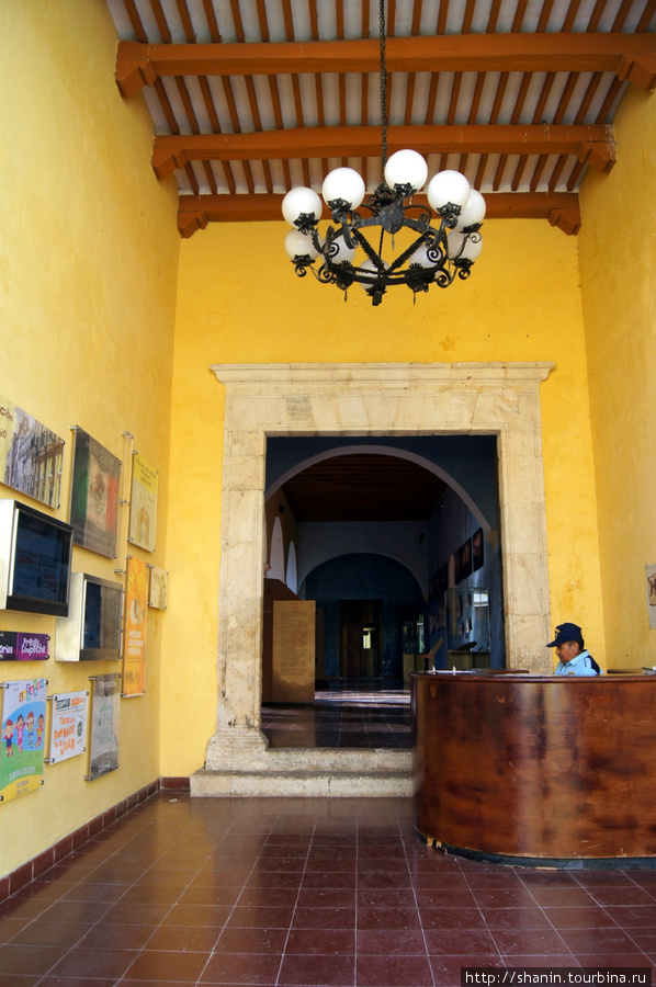 Вход в музей естествознания в Кампече Кампече, Мексика