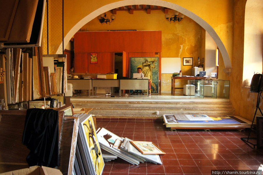 Реставрационная мастерская в музее Кампече, Мексика
