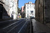 Только временами гремит знаменитый лиссабонский трамвайчик