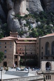 Площадь аббата Олибы перед монастырем