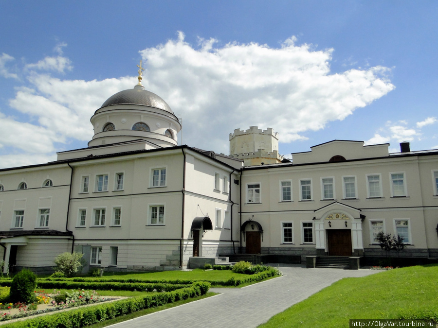 Монастырь в середине 19 века был одним из центров начального и среднего женского образования на Урале, при обители находилось женское четырехклассное училище Екатеринбург, Россия