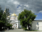 В 1918 году сестры монастыря были последними, кто приносил в корзинках свежие продукты для царской семьи, находившейся в Екатеринбурге в заточении