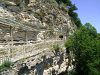 Верхний ярус скального монастыря