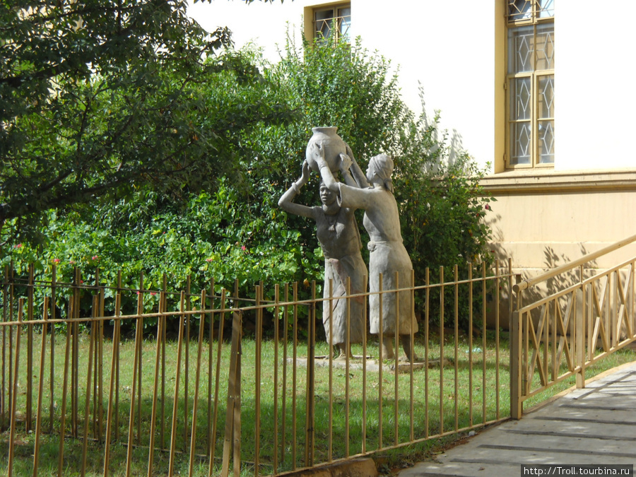 Живописующая сельскую жизнь скульптура Ливингстон, Замбия
