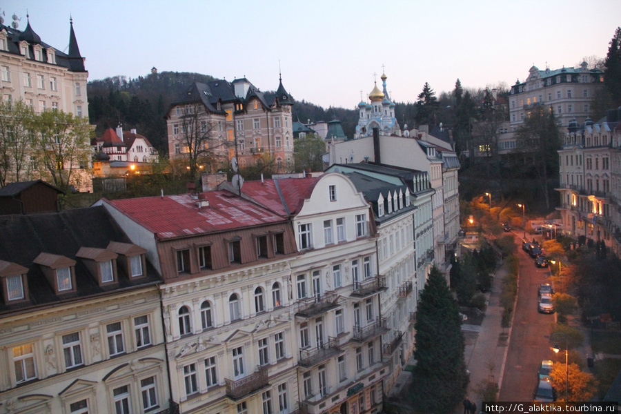 Вид из окна вечером Карловы Вары, Чехия