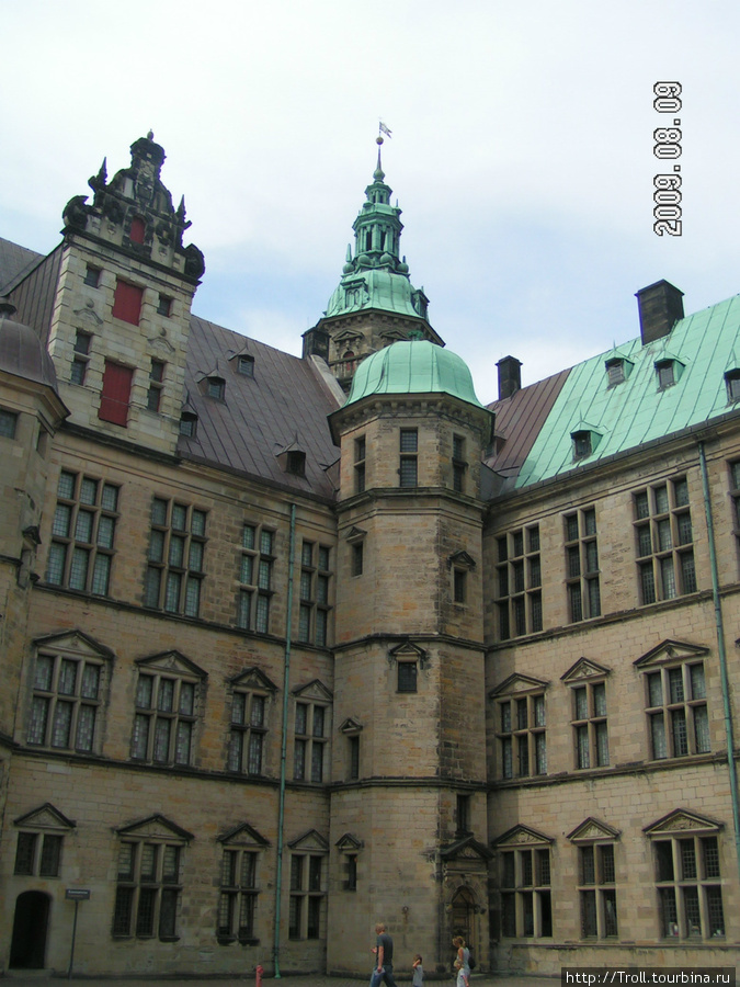 Замок со двора Хельсингёр, Дания
