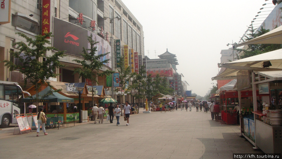 Торгово-пешеходная улица Ванфундзинь. Пекин, Китай