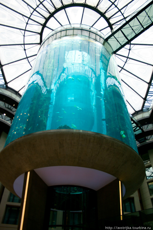 лифт-аквариум Берлин, Германия