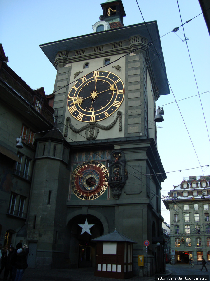 Берн. Часы колокольни Цайтглонентурм. Берн, Швейцария