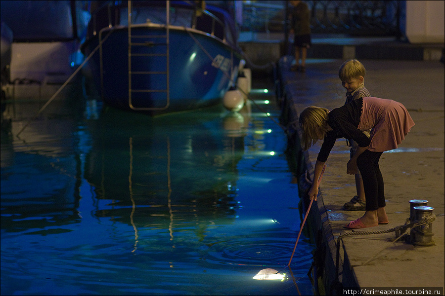 Вечерняя рыбалка в Балаклаве Севастополь, Россия