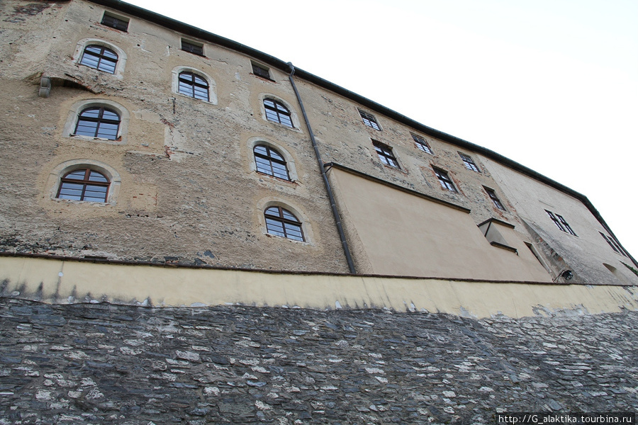 Крепосная стена и Замок Штейнберг Чешски-Штернберк, Чехия
