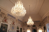 Красивая парадная комната с гербами вошедшими в Род Штейбергов. Очень впечатляет.