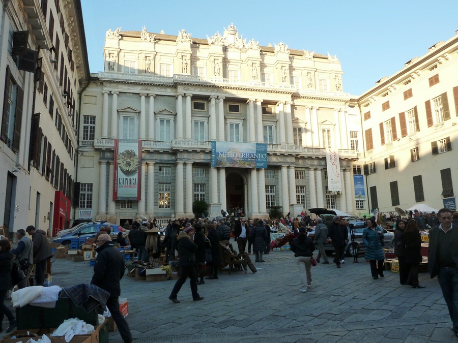 Рынок у Герцогского Дворца Генуя, Италия