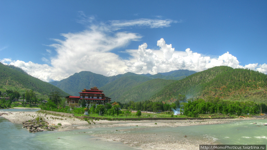 Друк Пунгхтанг Дечен Пходранг, дворец великого счастья , он же Пунакха Дзонг Район Пунакха, Бутан