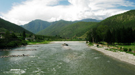 Женская река возле Пунакха дзонга