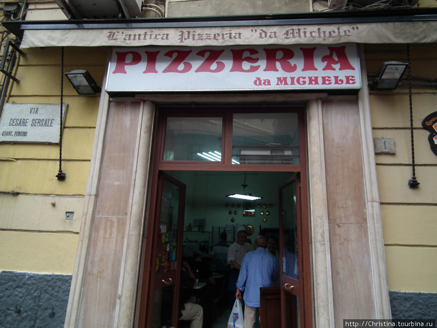 Лучшая пицца в Неаполе - в пиццерии Pizzeria de Michele.