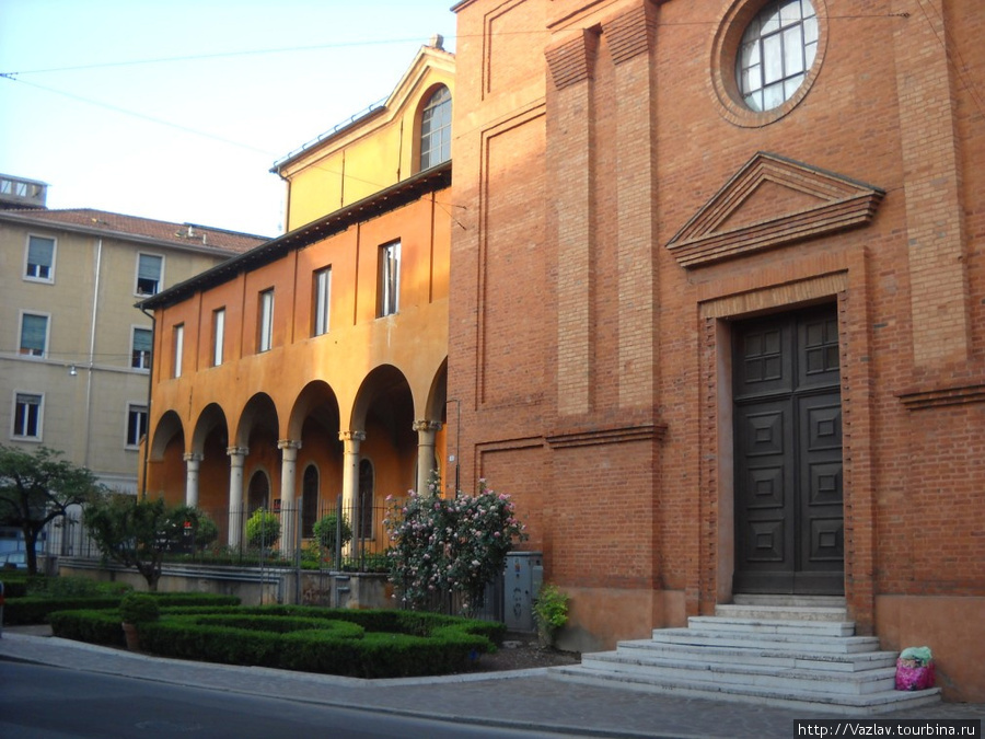 Боковой фасад церкви Мантуя, Италия